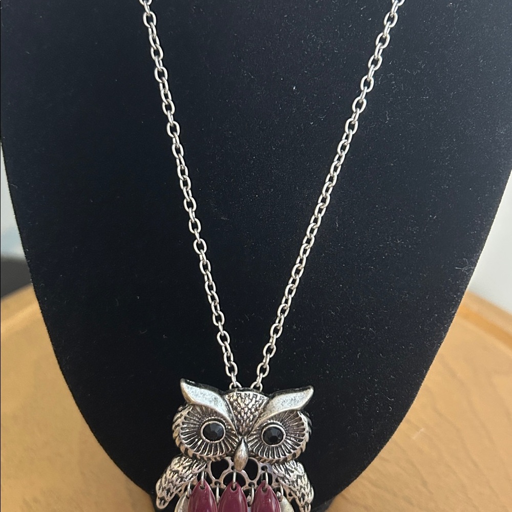 NWT Ricki’s Owl Pendant Necklace Silver Tone Pink‎ Enamel Feathers READ - Picture 2 of 6